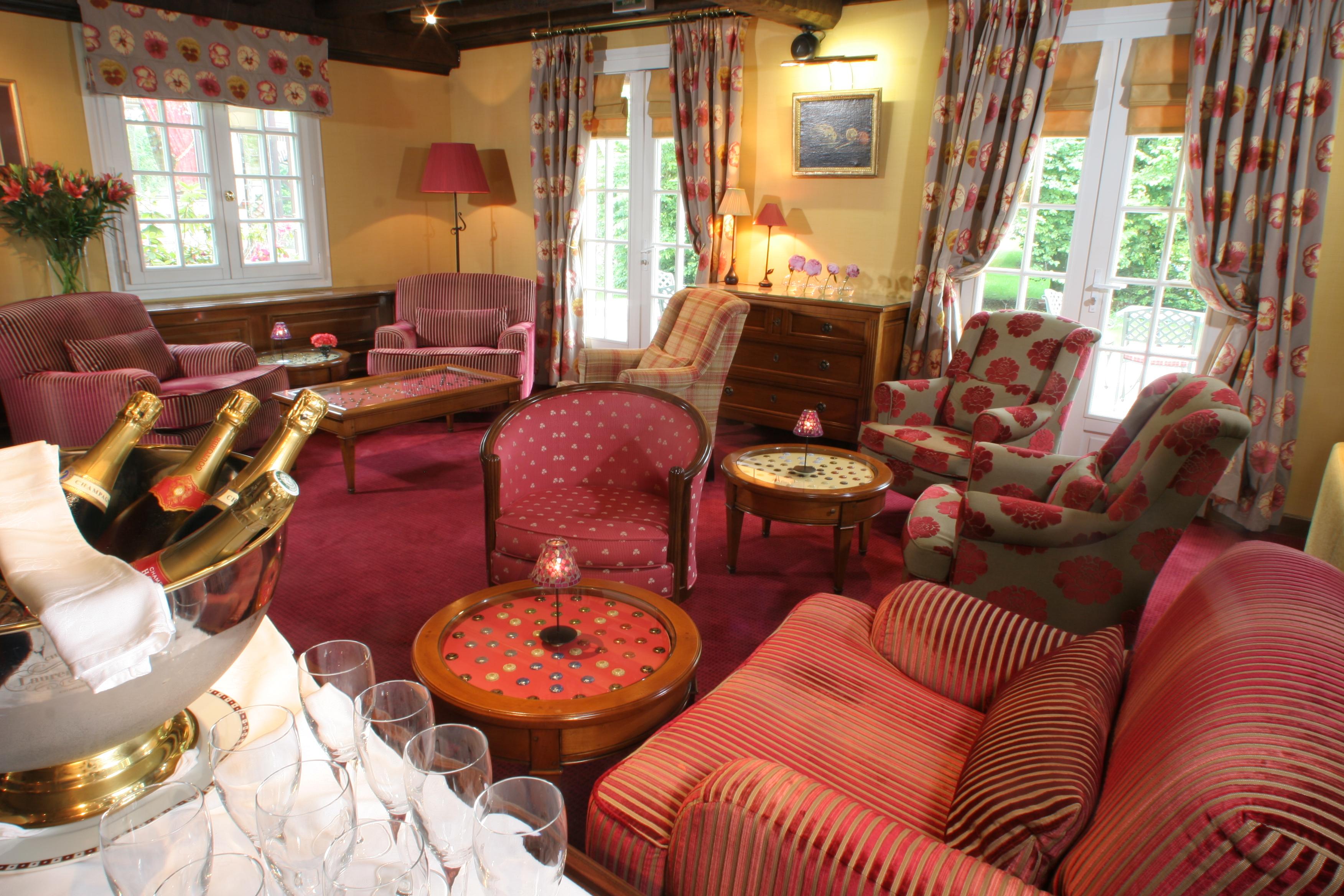 Hostellerie Briqueterie & Spa Champagne Vinay  Exterior foto The lounge at the hotel