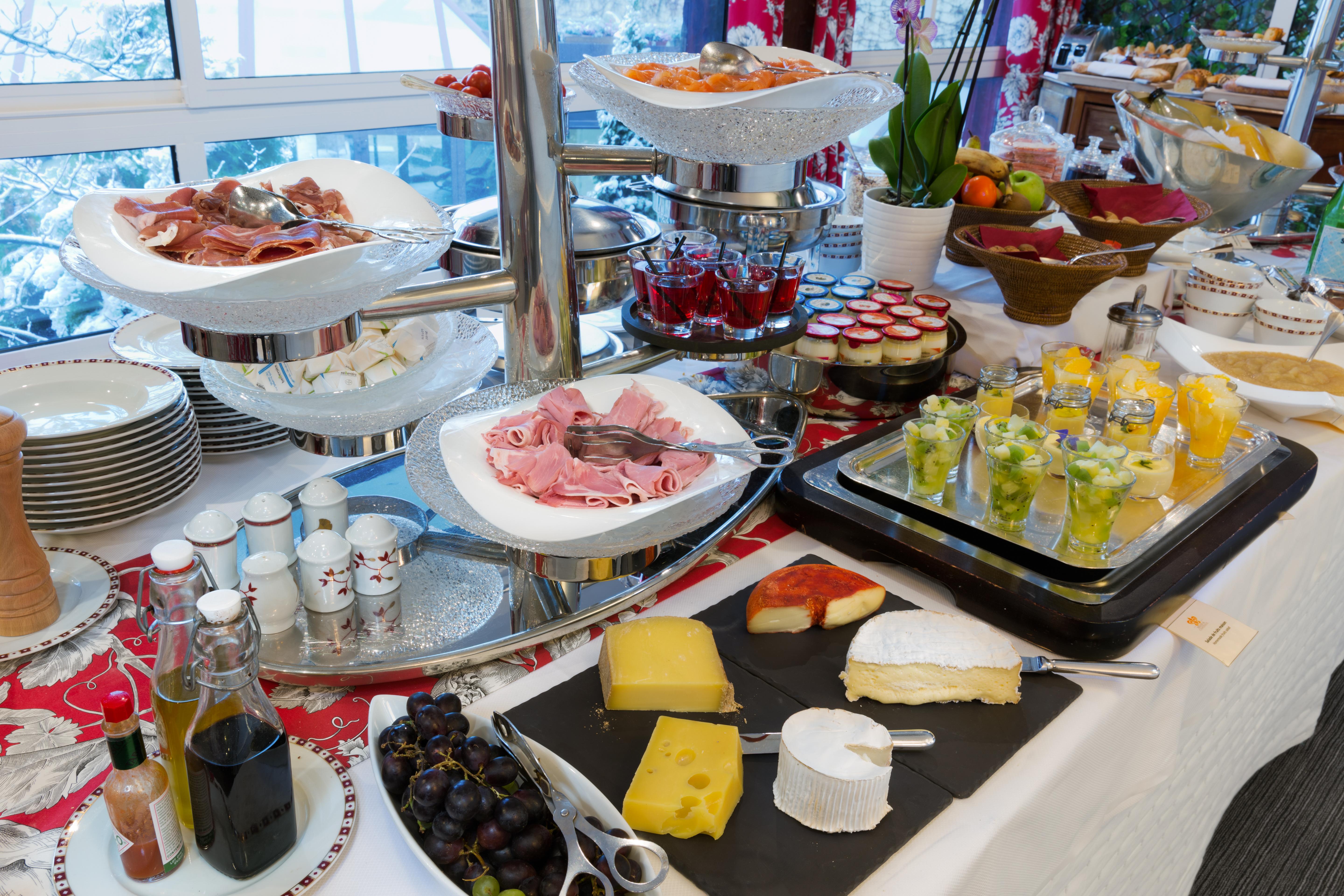 Hostellerie Briqueterie & Spa Champagne Vinay  Exterior foto A buffet