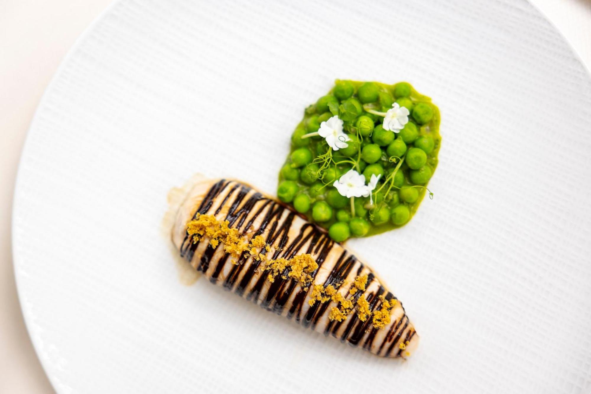 Hostellerie Briqueterie & Spa Champagne Vinay  Exterior foto A dish by Chef Grant Achatz
