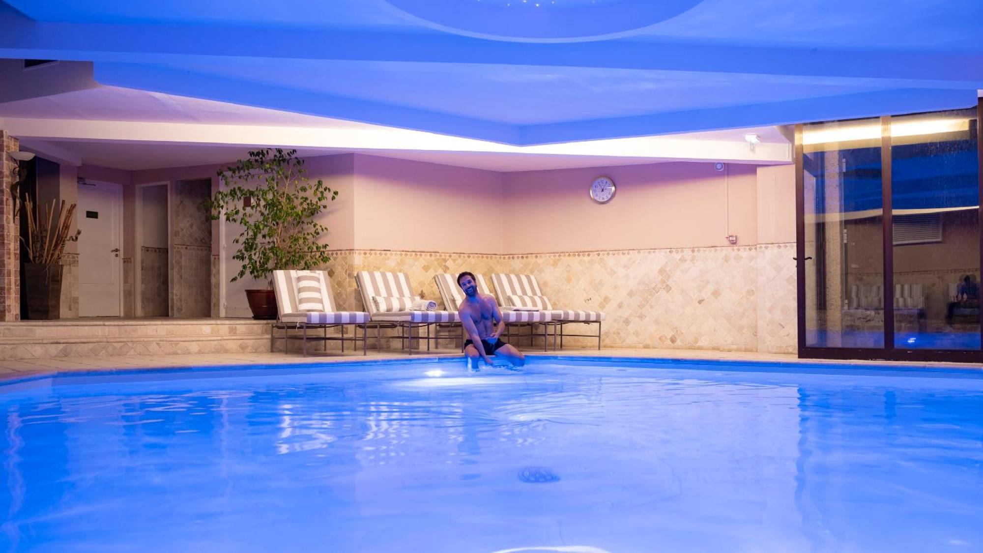 Hostellerie Briqueterie & Spa Champagne Vinay  Exterior foto The pool at the hotel