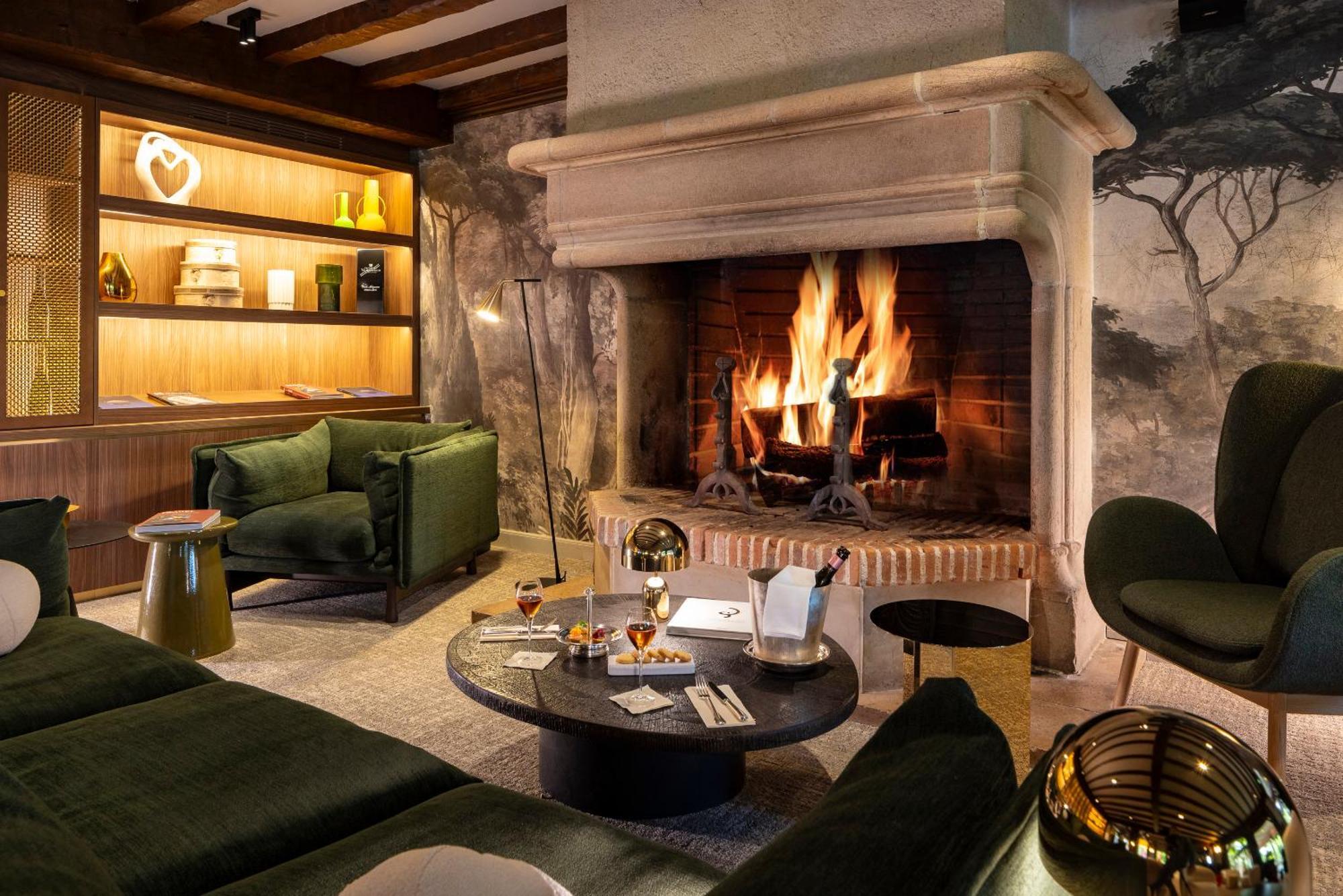 Hostellerie Briqueterie & Spa Champagne Vinay  Exterior foto The fireplace at the hotel