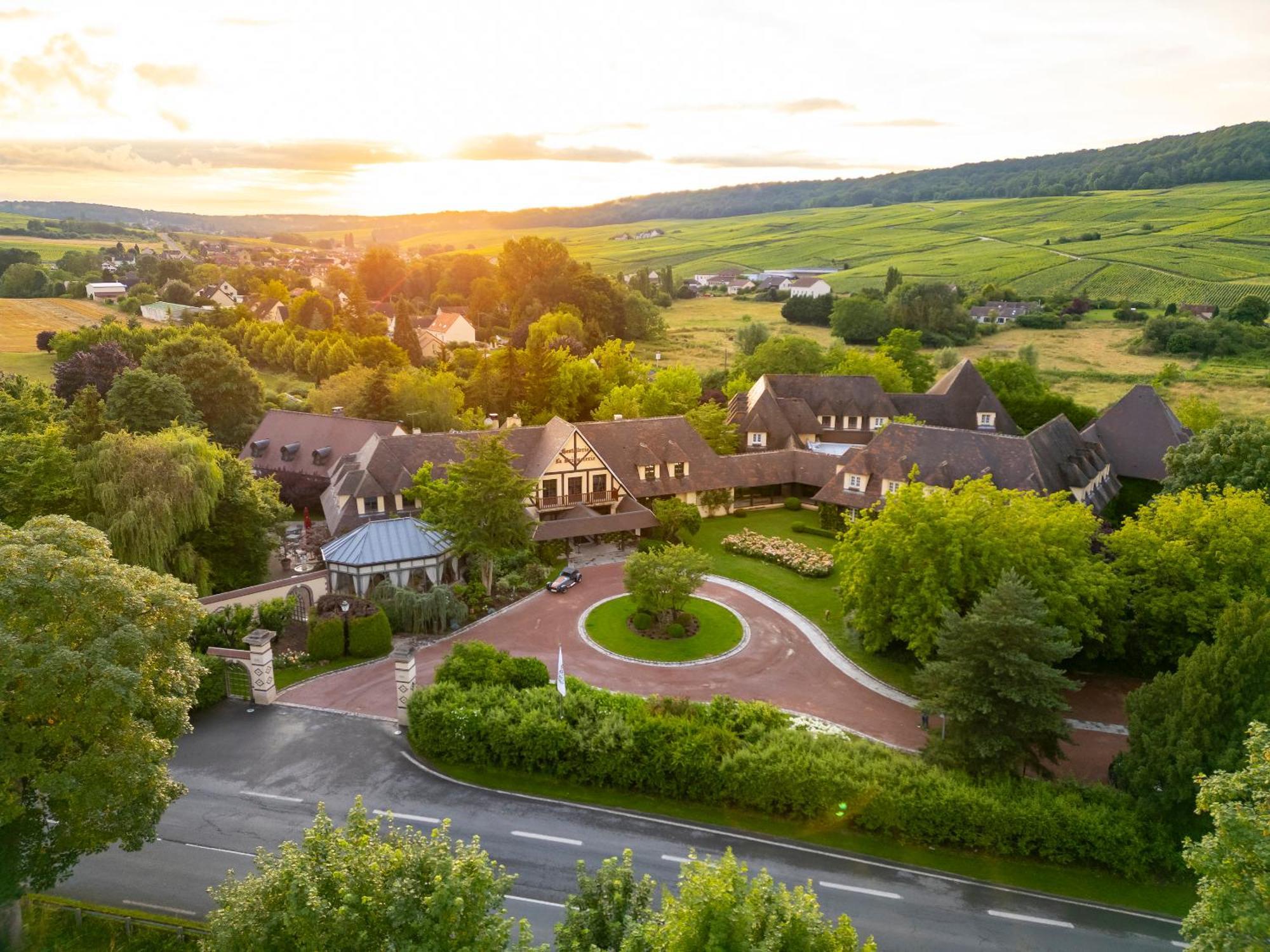 Hostellerie Briqueterie & Spa Champagne Vinay  Exterior foto Aerial view of the hotel